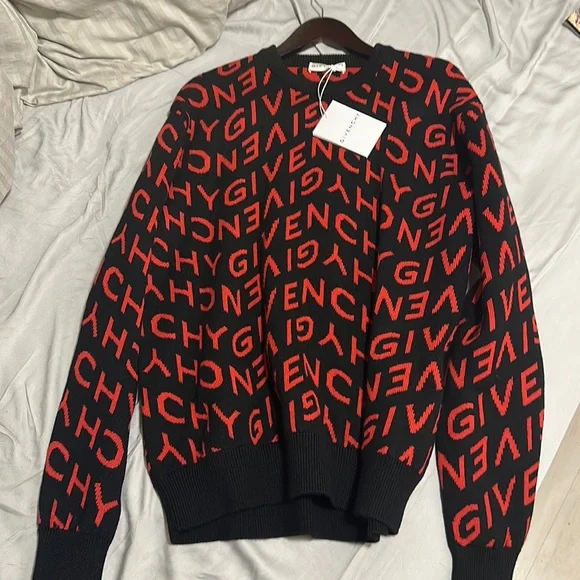 Givenchy - Picture 1 of 4